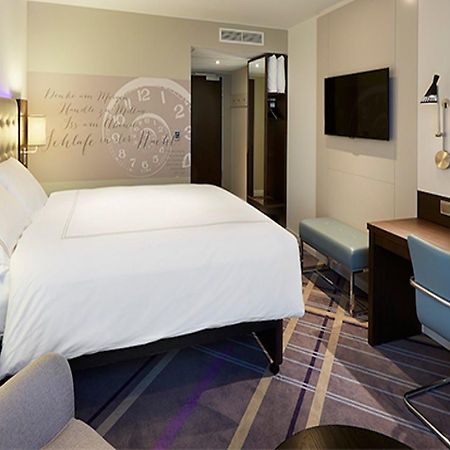 Premier Inn Hamburg City Exterior foto