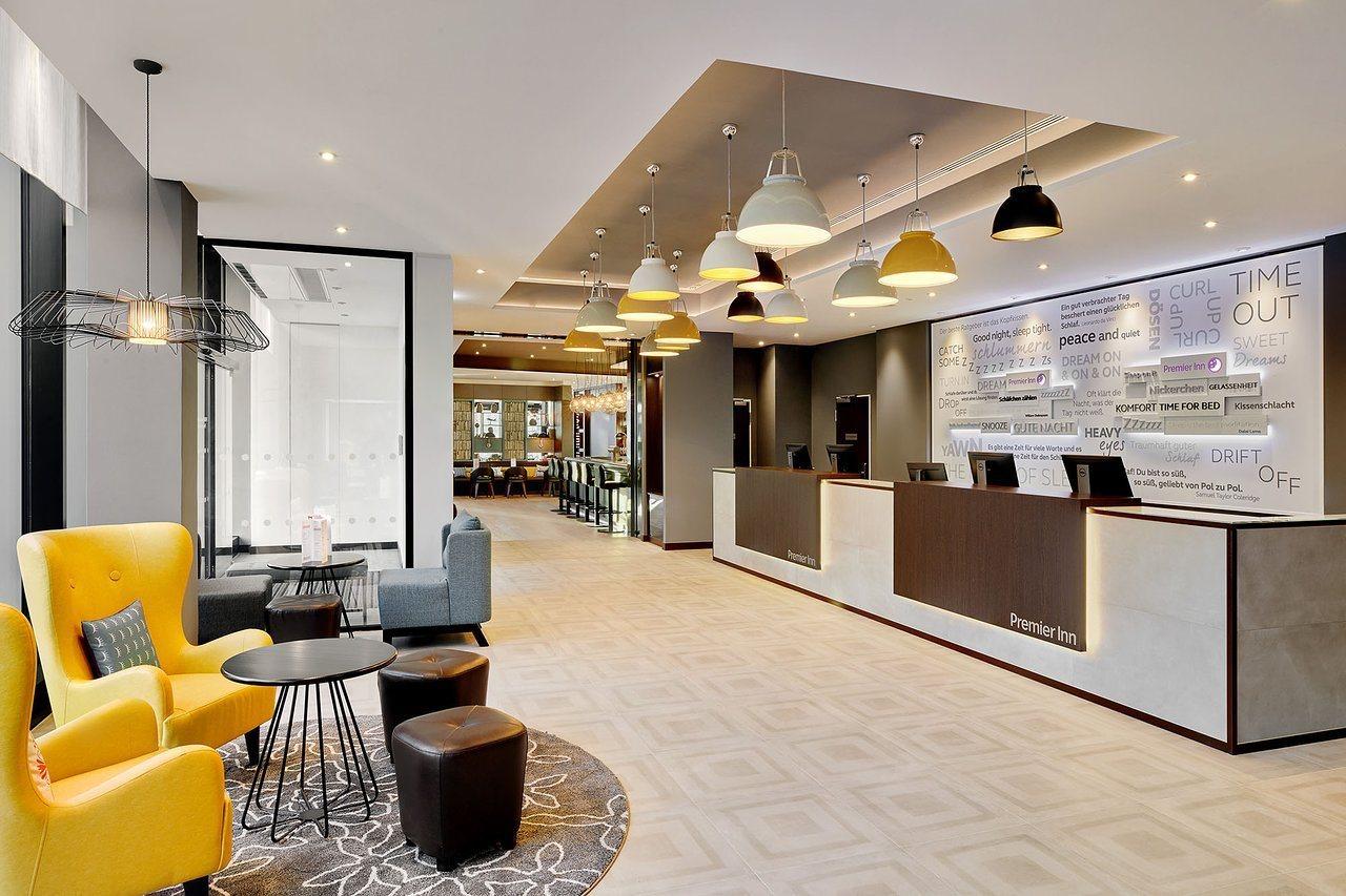 Premier Inn Hamburg City Exterior foto