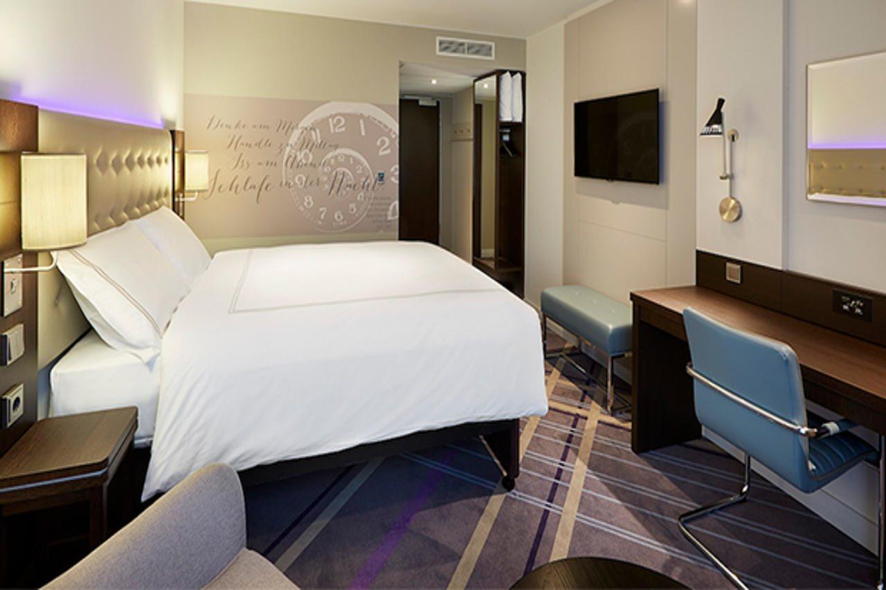 Premier Inn Hamburg City Exterior foto