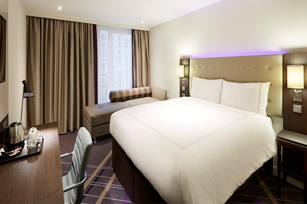 Premier Inn Hamburg City Exterior foto