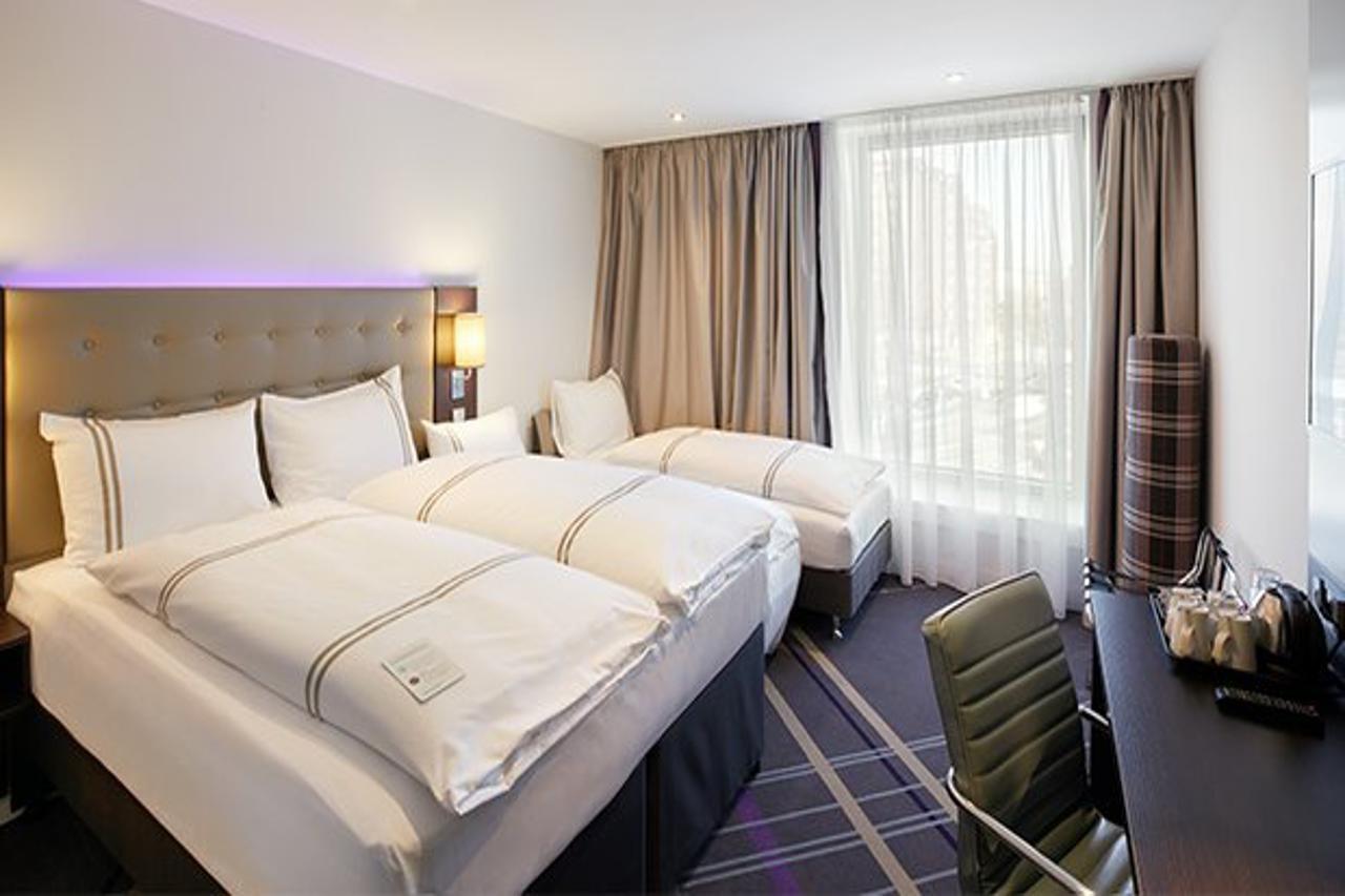 Premier Inn Hamburg City Exterior foto